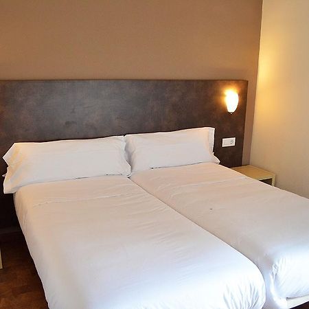 Hostal Restaurante Los Mellizos Guarroman Ngoại thất bức ảnh