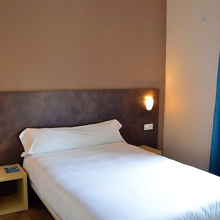 Hostal Restaurante Los Mellizos Guarroman Ngoại thất bức ảnh